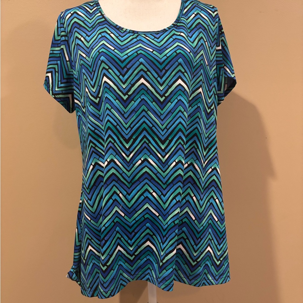 Colorful, short sleeve top